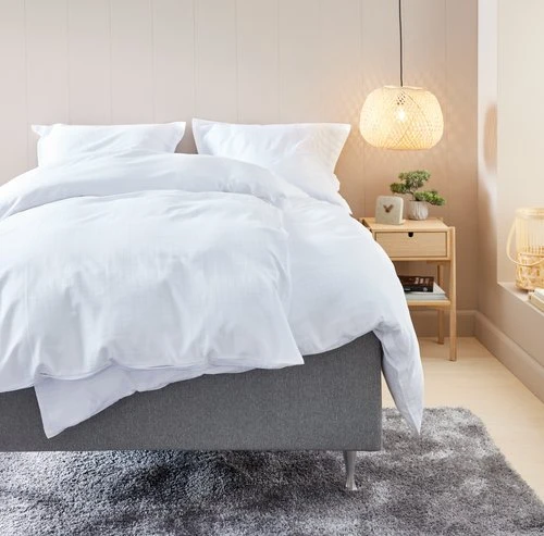 Parure De Lit Satin INGEBORG 240x220 Blanc 2 Parure De Lit Satin INGEBORG 240x220 Blanc – Image 2